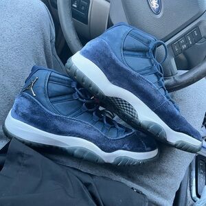 Air Jordan 11 (w12 m10.5)